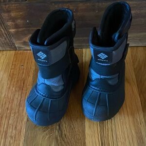 Columbia baby snow boots size 5
